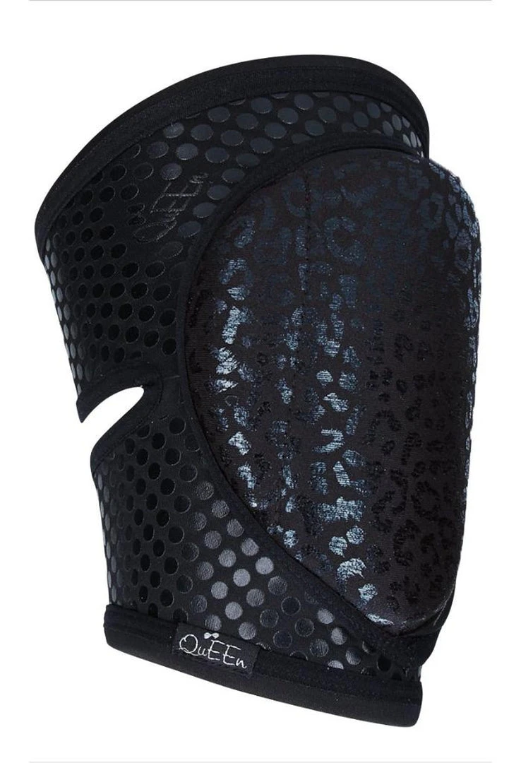 Brand new โญ Queen Accessories Queen Grippy Kneepads - Wild Black ๐ 3 Queen Accessories Queen Grippy Kneepads - Wild Black